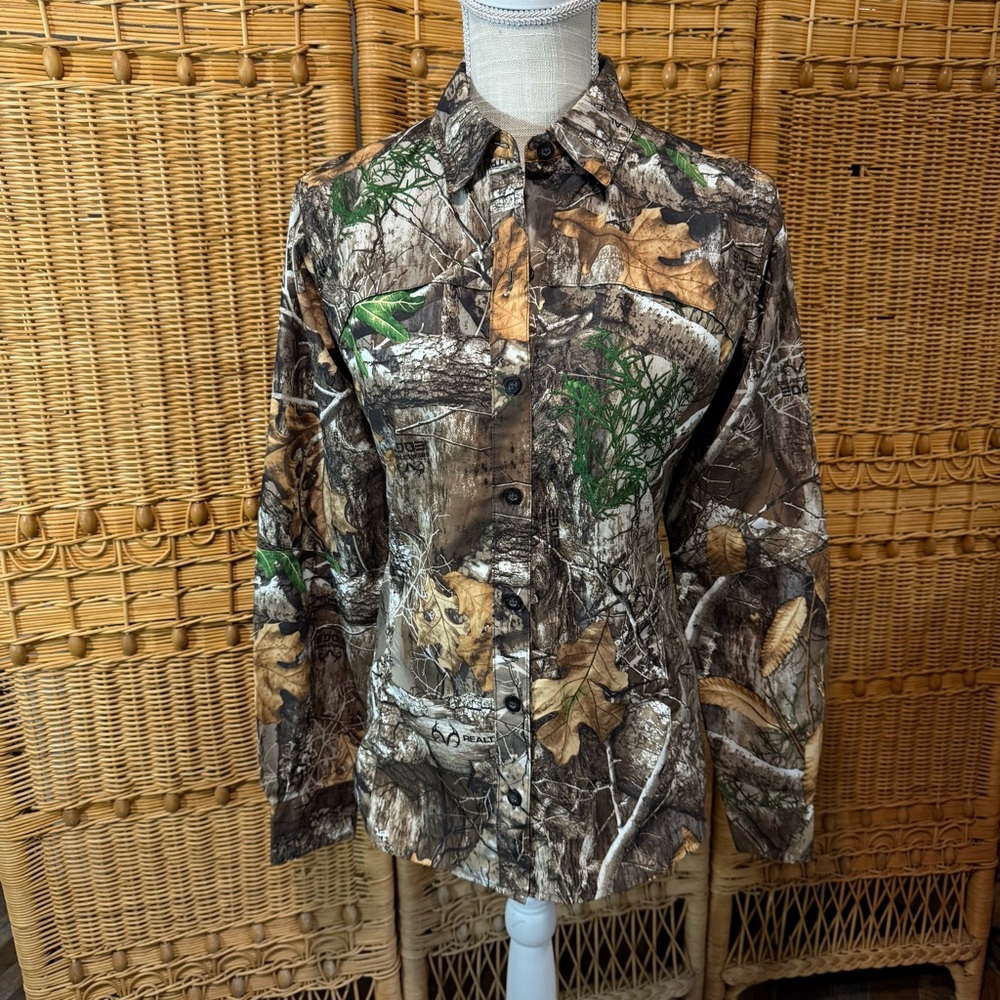 Magellan Outdoors Hunt Gear Camo Print Women's Button-Up Shirt - Size Small